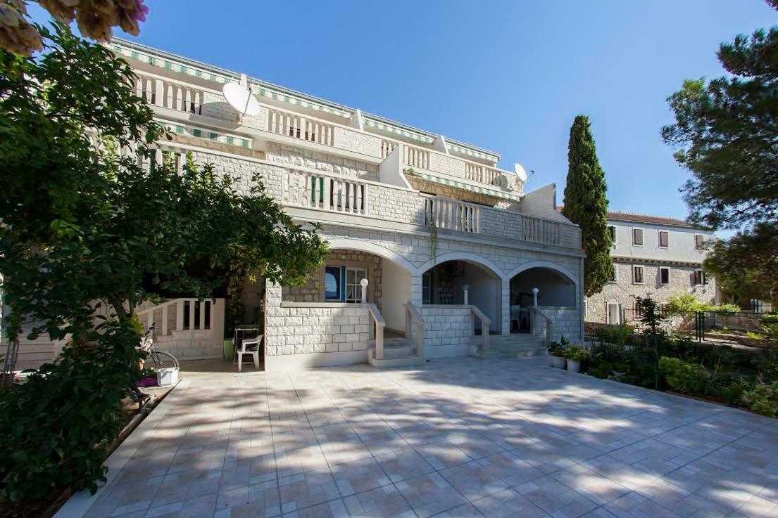 Apartments Paula Bol Exterior photo